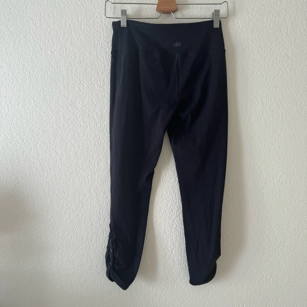 ALO Black Cropped Button Leggings
